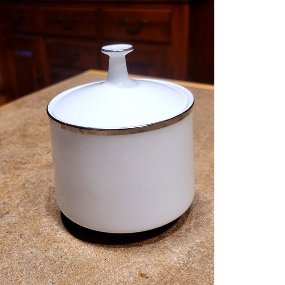 Noritake Pilgrim Sugar Bowl with Lid Silver Trim White Porcelain Japan 6981 - Picture 5 of 5